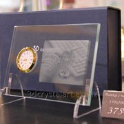 Часы настольные сувенирные, Рамка из обычного стекла на акриловых ножках с часами 150х100х6 мм для 2D изображения фото