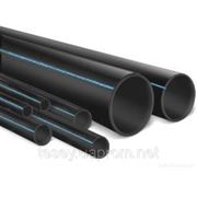 Труба полиэтиленовая водопроводная питьевая Ф 25 атм.10 черная с синей полосой фотография