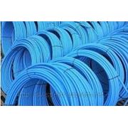 Водопроводные напорные трубы из полиэтилена ПЕ 80 синего цвета фото