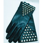 Кожаные перчатки с шипами фотография