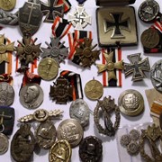 Старинные пуговицы, медали, значки