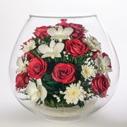 Цветы в стекле ( орхидеи белые и розы красные ) фото