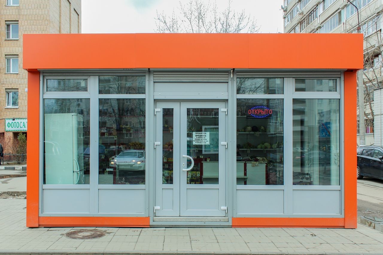 Павельон или павильон. Торговый павильон из профнастила. Павельон или павильон. Уличный павильон. Уличный павильон.