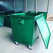 Металлический контейнер для мусора с крышкой и кол