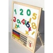 Детская деревянная магнитная доска с цифрами и счетами.