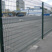Забор, ограда, системы ограждения из сварной сетки в полимерном покрытии, секции ограждения, ограждения, секции заборов, сетчатые ограждения, ограждения из сетки фото