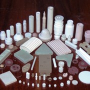 Изоляторы керамические различных типов и назначений из материалов: оксид алюминия - корунд, электрофарфор фото