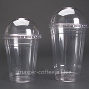 Стакан пластиковый для холодных напитков с купольной крышкой, 500 мл фотография