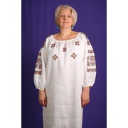 Женская крещенская сорочка, дополненная мережкой ручной работы по низу платья и рукавам фото