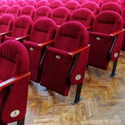Кресла театральные для зрительных залов. фото