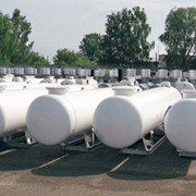Резервуары наземного размещения для сжиженного углеводородного газа фотография