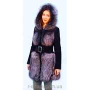 Пальто из чернобурки с замшей и капюшоном фотография