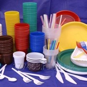 Посуда одноразовая из картона и пластика. фото
