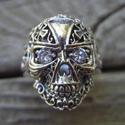 Серебряное кольцо “Во власти креста“ с цирконом от WickerRing фотография