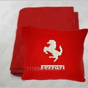 Плед в чехле красный Ferrari вышивка белая фотография
