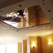 Декоративные потолки с фрагментами зеркала фотография