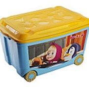 Ящик для игрушек Бытпласт "Маша с пингвином, в доме" 4313794, на колесах