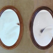 Зеркало овальное в деревянной оправе фотография