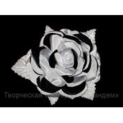Цветок искусственный из ткани «Черно-белая роза»