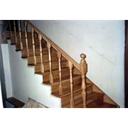 Изготовление и монтаж деревянных лестниц беседок барных стоек фото