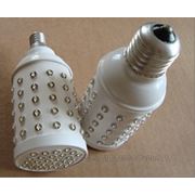 Светодиодная лампа с цоколем Е 14-27 содержат 90 светодиодов фотография