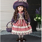 Кукла коллекционная керамика “Катерина в платье цвета охра, в шляпке и с сумкой“ 40 см фотография