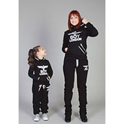 Женский и детский зимний спортивный костюм черного и серого цветов фото
