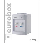 Диспенсер настольный Eurobox 10ТA цвет белый электронное охлаждение краны с функцией нажатия кружкой снизу шкаф для посуды.В наличии. фото