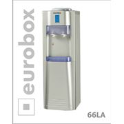 Диспенсер напольный Eurobox 66LA цвет серебро электронное охлаждение краны с функцией нажатия кружкой снизу шкаф для посуды. В наличии. фотография