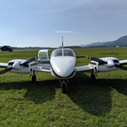 Двухмоторный самолет PIPER PA‐34‐200  фотография