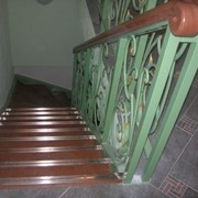 Лестницы на металлическом каркасе фотография