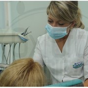 Украшение зубов различными видами художественных накладок, установка скайсов на зубы в Киеве, цена фотография