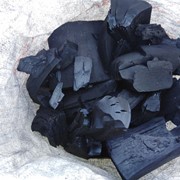 Древесный березовый уголь фотография