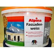 Alpina Fassadenweiss, фасадная краска обладает высокой стойкостью к нагрузкам. Водоотталкивающая. фото