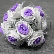 Букет бело-фиолетовых розочек с фатином из латекса 3 см 247 фото