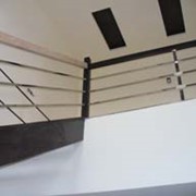 Лестница на металлическом каркасе фотография