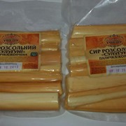 Сыр сычужный. Сыр сычужный купить. Сыр “Палочки“сычужный копчёный 30% ТМ “Молочная Империя“ фото