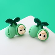 Серьги детские 'Пупсик ягодка', цвет бежево-зелёный фото