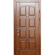 Входная металлическая дверь, облицованная массивом дуба