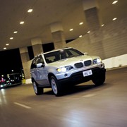 Автомобиль BMW X5 фото