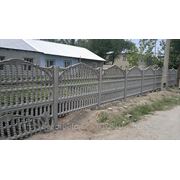 Декоративный железо-бетонный забор фото