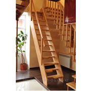 Деревянная готовая лестница фото