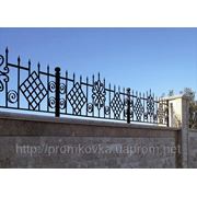 Забор кованый, ограждения из металла, забор металлический фотография