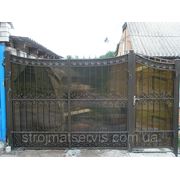 Ворота кованые с поликарбонатом фотография