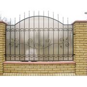 Забор кованый с поликарбонатом фото