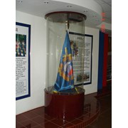 тумба музейная для знамени или флага фото