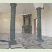 Мраморные колонны. Материал: Верде Гватемала (Индия)