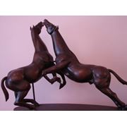 скульптура в интерьере - двух фигурная композиция “Поцелуй“ фото