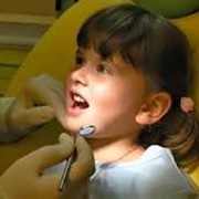 Детская стоматология: герметизация фиссур, лечение без использования бормашины, лечение молочных зубов, серебрение молочных зубов фотография