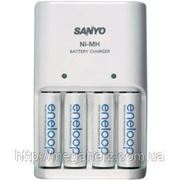 Зарядное устройство для аккумуляторов Sanyo MQN04 + 4 Eneloop